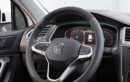 Volkswagen Tiguan II, 2021 год, 3 200 000 рублей, 20 фотография