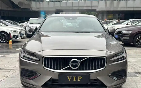 Volvo S60 III, 2022 год, 2 200 000 рублей, 2 фотография