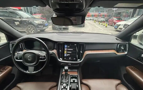 Volvo S60 III, 2022 год, 2 200 000 рублей, 6 фотография