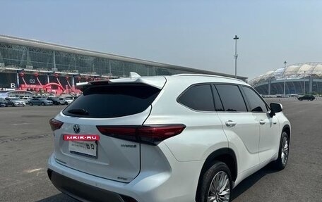 Toyota Highlander, 2022 год, 3 347 333 рублей, 4 фотография