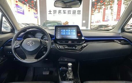 Toyota C-HR I рестайлинг, 2022 год, 1 811 333 рублей, 8 фотография