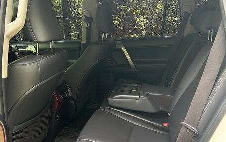 Toyota Land Cruiser Prado 150 рестайлинг 2, 2016 год, 4 100 000 рублей, 15 фотография
