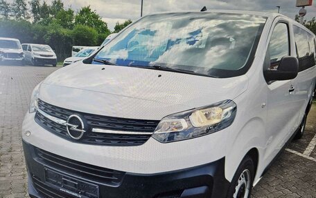 Opel Vivaro, 2022 год, 1 999 000 рублей, 2 фотография
