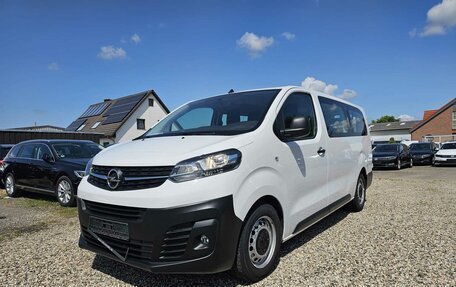 Opel Vivaro, 2022 год, 1 999 000 рублей, 8 фотография