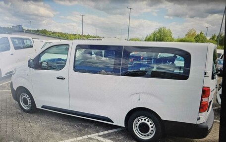 Opel Vivaro, 2022 год, 1 999 000 рублей, 16 фотография