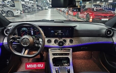 Mercedes-Benz E-Класс, 2022 год, 3 800 000 рублей, 10 фотография