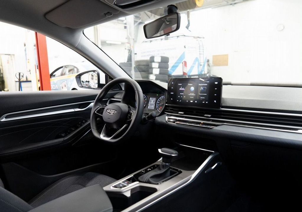 Geely Emgrand, 2024 год, 1 770 990 рублей, 11 фотография