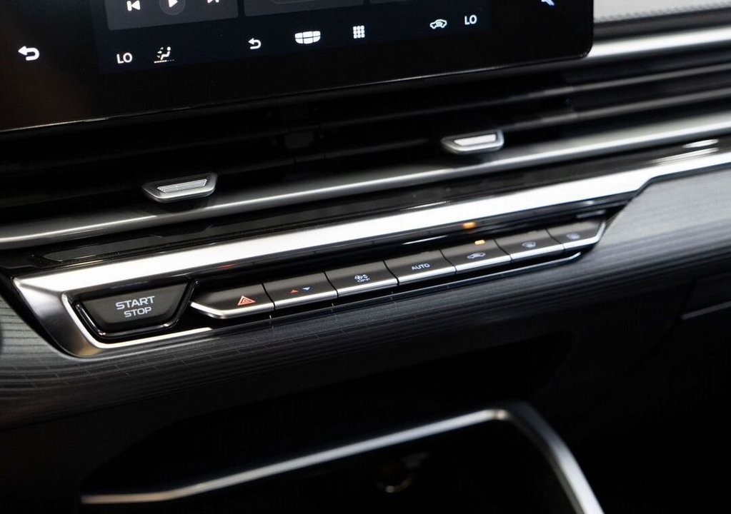 Geely Emgrand, 2024 год, 1 770 990 рублей, 16 фотография