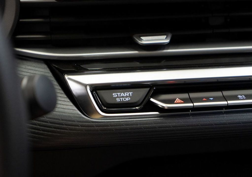 Geely Emgrand, 2024 год, 1 770 990 рублей, 17 фотография