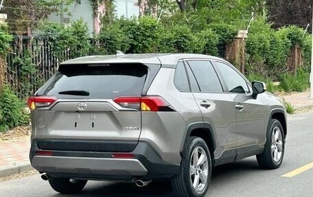 Toyota RAV4, 2021 год, 2 460 443 рублей, 2 фотография