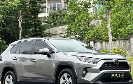 Toyota RAV4, 2020 год, 1 950 000 рублей, 3 фотография