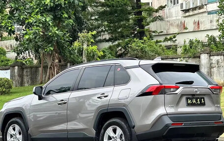 Toyota RAV4, 2020 год, 1 950 000 рублей, 9 фотография