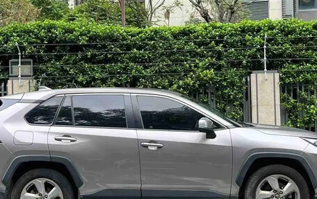 Toyota RAV4, 2020 год, 1 950 000 рублей, 4 фотография