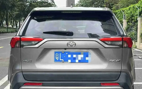 Toyota RAV4, 2020 год, 1 950 000 рублей, 5 фотография