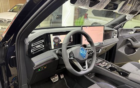 Volkswagen Tiguan, 2024 год, 4 400 000 рублей, 23 фотография