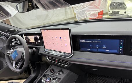 Volkswagen Tiguan, 2024 год, 4 400 000 рублей, 32 фотография