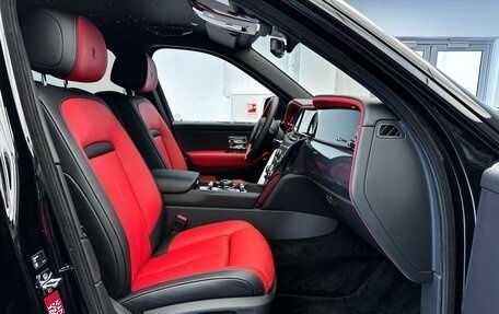 Rolls-Royce Cullinan, 2024 год, 78 900 000 рублей, 14 фотография