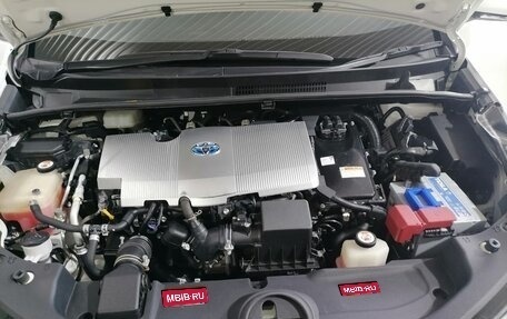 Toyota Prius IV XW50, 2018 год, 1 550 000 рублей, 1 фотография