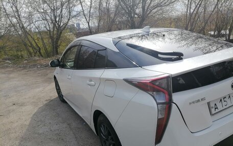Toyota Prius IV XW50, 2018 год, 1 550 000 рублей, 5 фотография