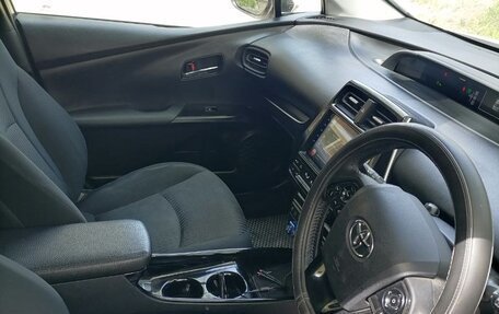 Toyota Prius IV XW50, 2018 год, 1 550 000 рублей, 9 фотография