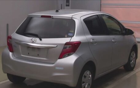 Toyota Vitz, 2018 год, 890 000 рублей, 2 фотография
