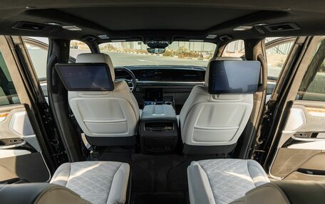 Cadillac Escalade V, 2025 год, 24 900 000 рублей, 27 фотография
