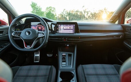 Volkswagen Golf GTI, 2022 год, 2 400 000 рублей, 9 фотография