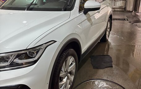 Volkswagen Tiguan II, 2021 год, 4 700 000 рублей, 4 фотография