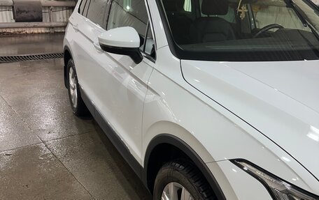 Volkswagen Tiguan II, 2021 год, 4 700 000 рублей, 2 фотография