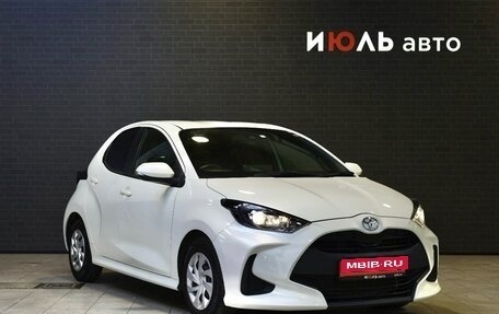 Toyota Yaris, 2020 год, 1 345 000 рублей, 3 фотография