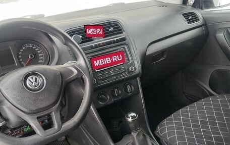 Volkswagen Polo VI (EU Market), 2015 год, 350 000 рублей, 4 фотография