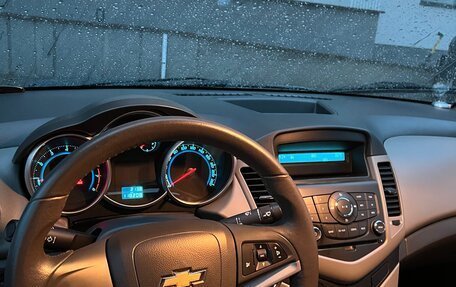 Chevrolet Cruze II, 2010 год, 830 000 рублей, 10 фотография