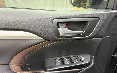 Toyota Highlander III, 2015 год, 2 700 000 рублей, 18 фотография