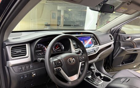 Toyota Highlander III, 2015 год, 2 700 000 рублей, 19 фотография