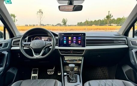 Volkswagen Tiguan II, 2022 год, 2 350 333 рублей, 9 фотография