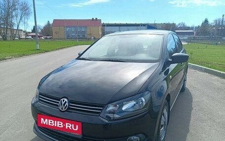 Volkswagen Polo VI (EU Market), 2011 год, 800 000 рублей, 2 фотография