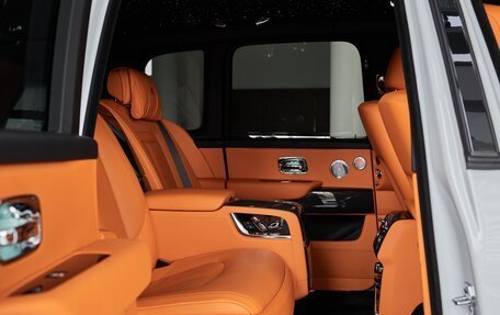 Rolls-Royce Cullinan, 2025 год, 76 900 000 рублей, 13 фотография