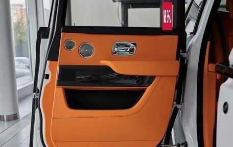 Rolls-Royce Cullinan, 2025 год, 76 900 000 рублей, 31 фотография