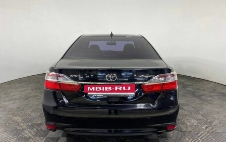 Toyota Camry, 2017 год, 2 000 000 рублей, 6 фотография