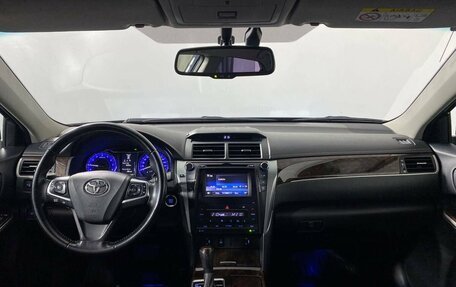 Toyota Camry, 2017 год, 2 000 000 рублей, 15 фотография