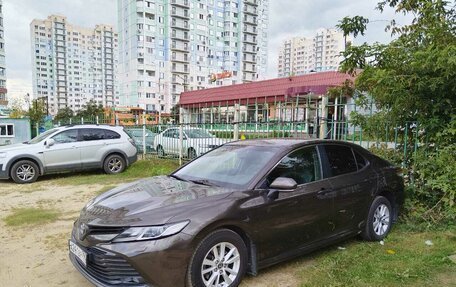 Toyota Camry, 2021 год, 2 600 000 рублей, 2 фотография