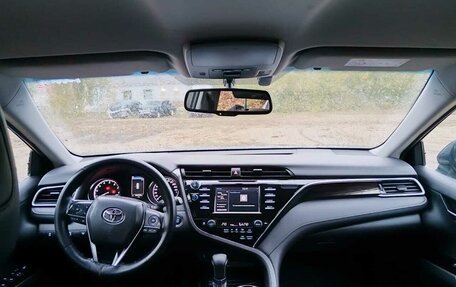 Toyota Camry, 2021 год, 2 600 000 рублей, 11 фотография