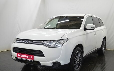 Mitsubishi Outlander III рестайлинг 3, 2013 год, 1 112 000 рублей, 1 фотография