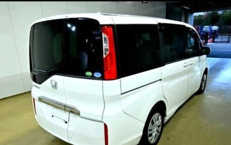 Honda Stepwgn IV, 2017 год, 1 740 000 рублей, 2 фотография