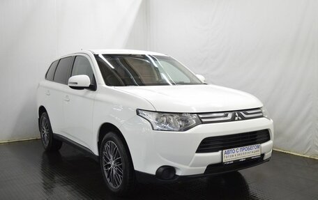 Mitsubishi Outlander III рестайлинг 3, 2013 год, 1 112 000 рублей, 3 фотография