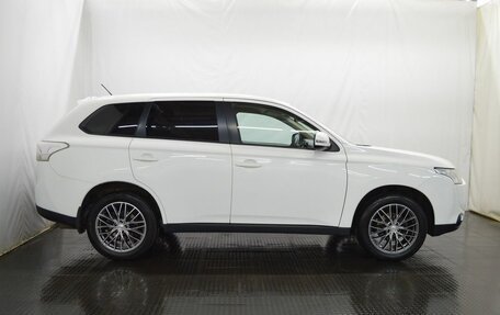 Mitsubishi Outlander III рестайлинг 3, 2013 год, 1 112 000 рублей, 4 фотография