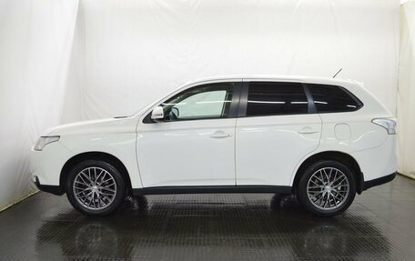 Mitsubishi Outlander III рестайлинг 3, 2013 год, 1 112 000 рублей, 8 фотография