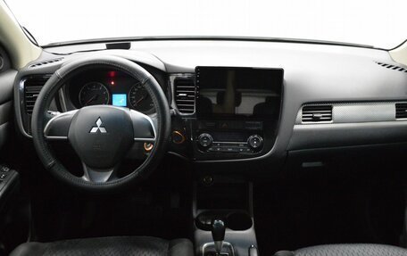 Mitsubishi Outlander III рестайлинг 3, 2013 год, 1 112 000 рублей, 14 фотография