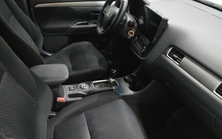 Mitsubishi Outlander III рестайлинг 3, 2013 год, 1 112 000 рублей, 12 фотография