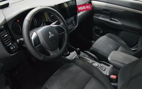 Mitsubishi Outlander III рестайлинг 3, 2013 год, 1 112 000 рублей, 10 фотография